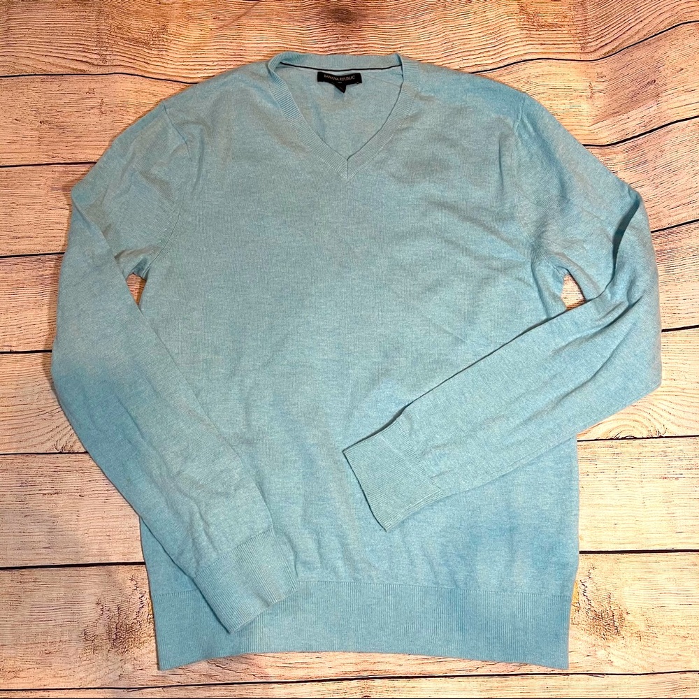 Banana Republic robins egg blue light sweater med
